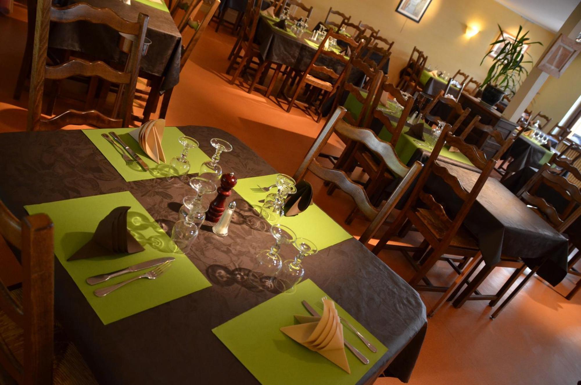 Hotel De France Le Bessat ภายนอก รูปภาพ