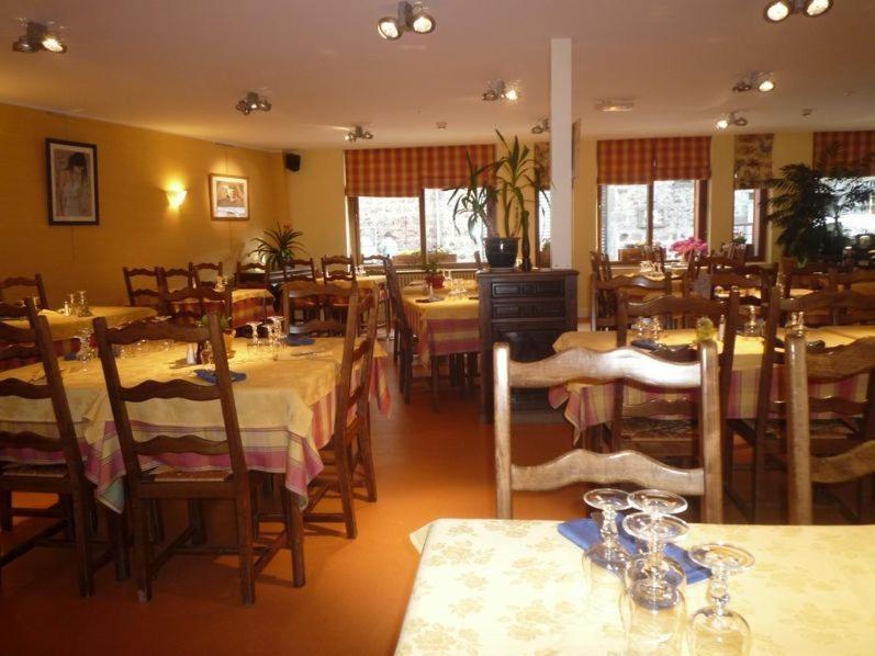 Hotel De France Le Bessat ภายนอก รูปภาพ